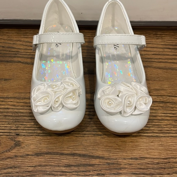 Gorgeous girls shoes in great condition - Picture 3 of 4